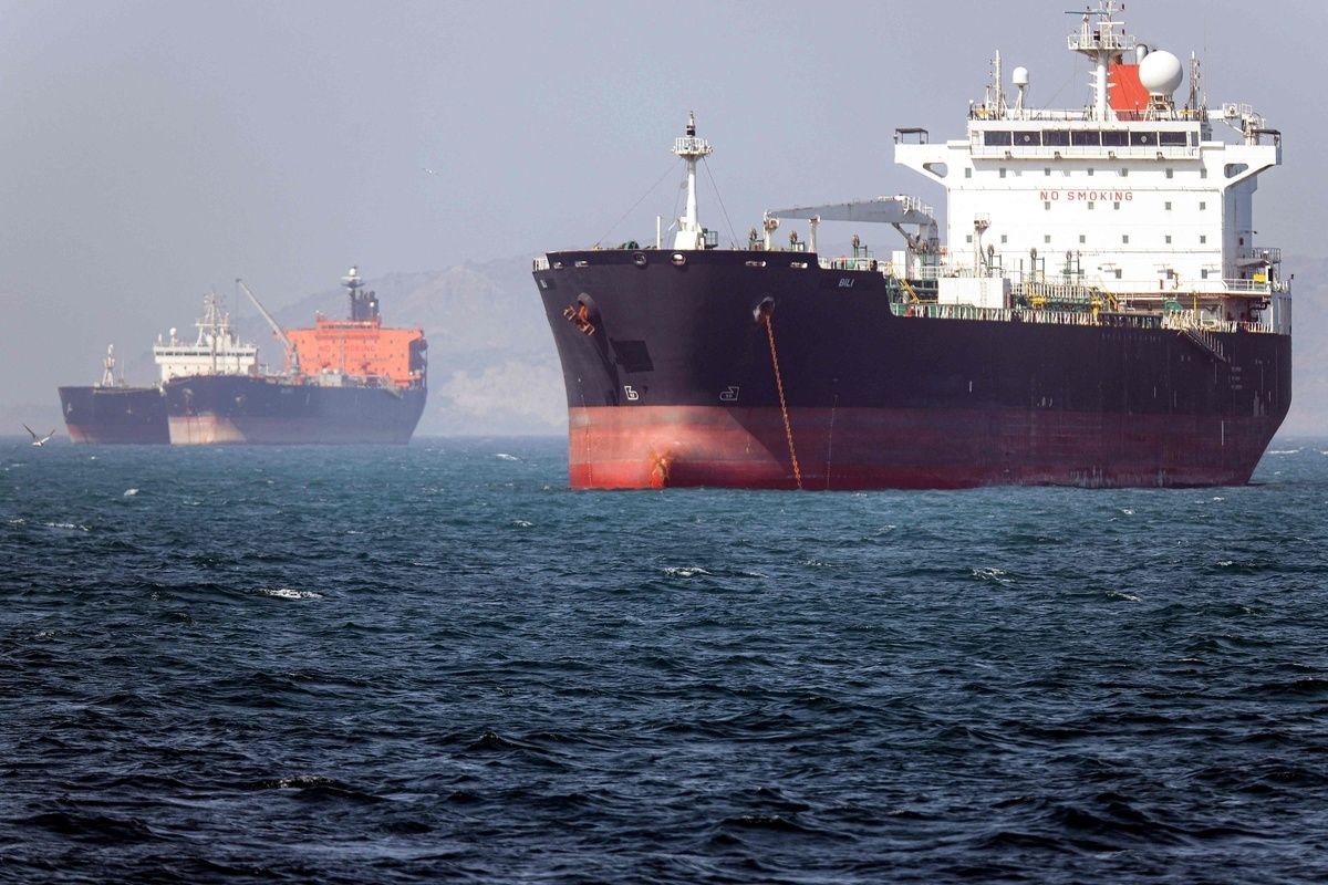 US Halts Hormuz Escorts Amidst Iran Tensions, Pursues Diplomatic Path