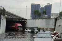 Eight vehicles trapped in Klang Valley flash floods