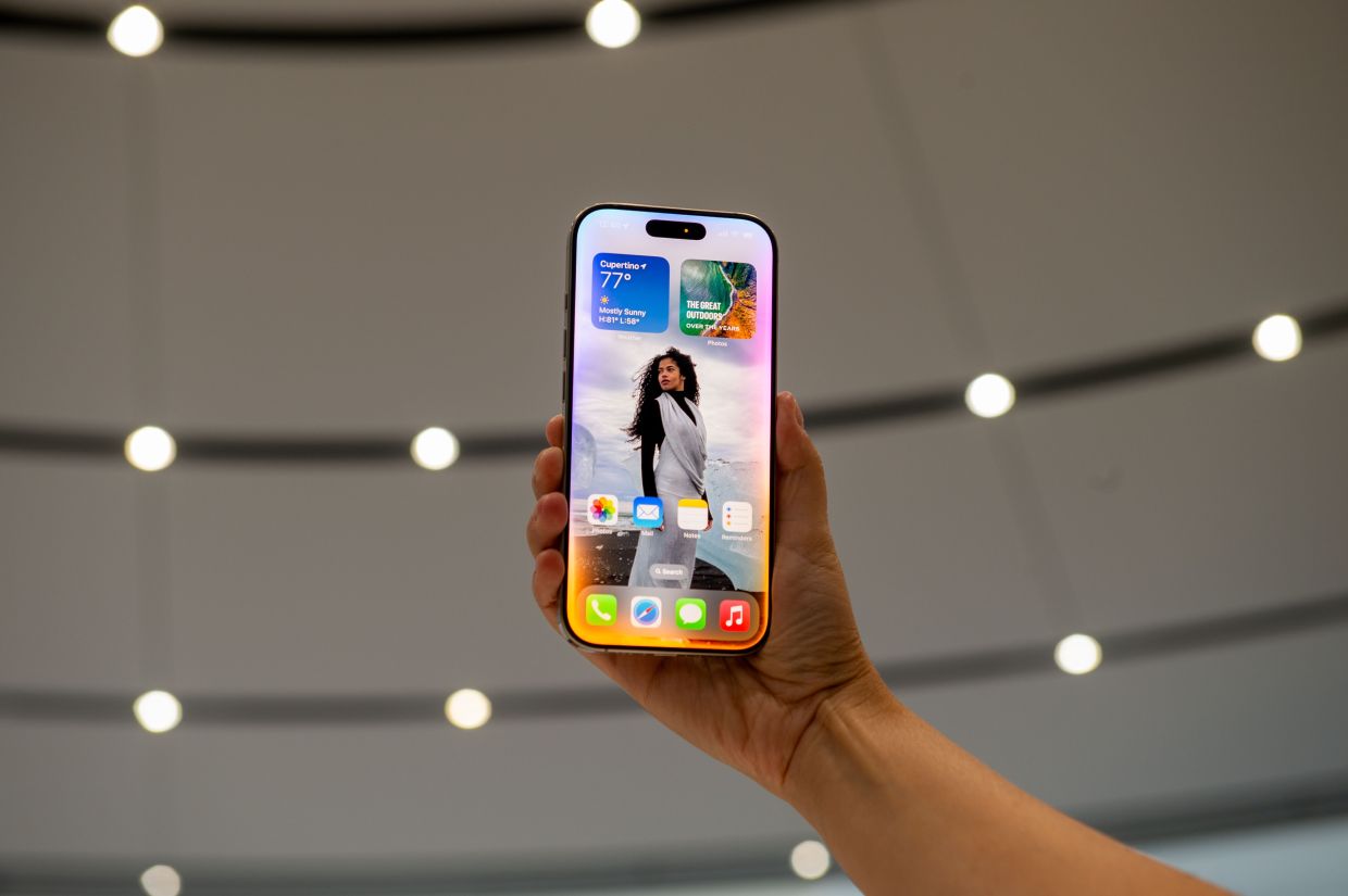 The improved Siri promised to be particularly helpful for Apple users because it would have access to users’ personal information and could work across various apps on Apple devices.