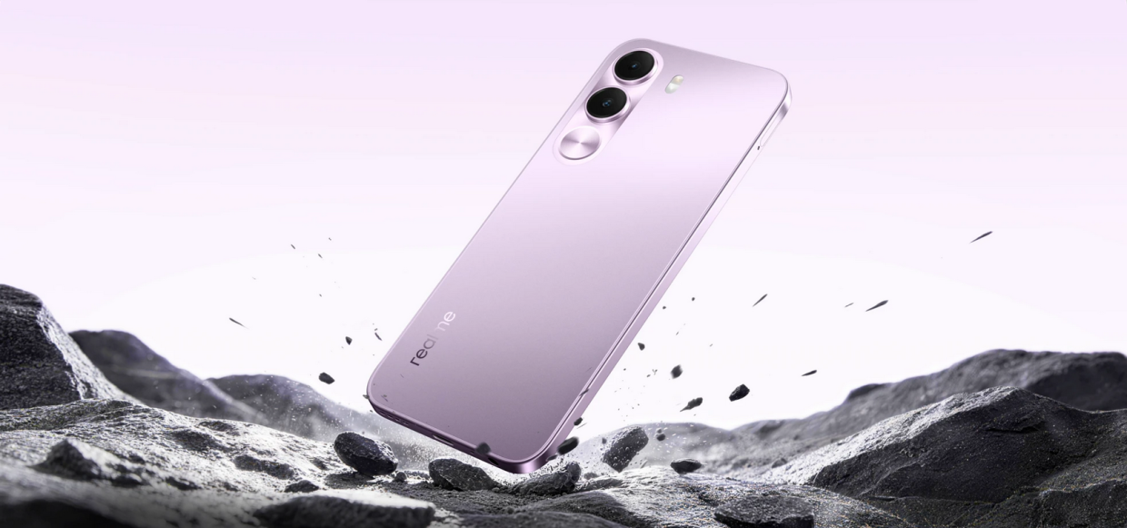 Similarities between the devices include a 6.8in display and a 7,000mAh battery.