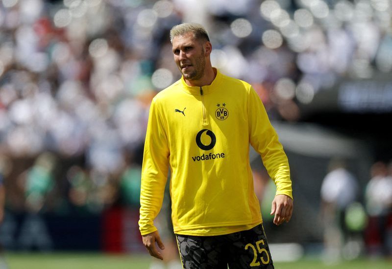 Soccer-Dortmund defender Suele to retire at end of season