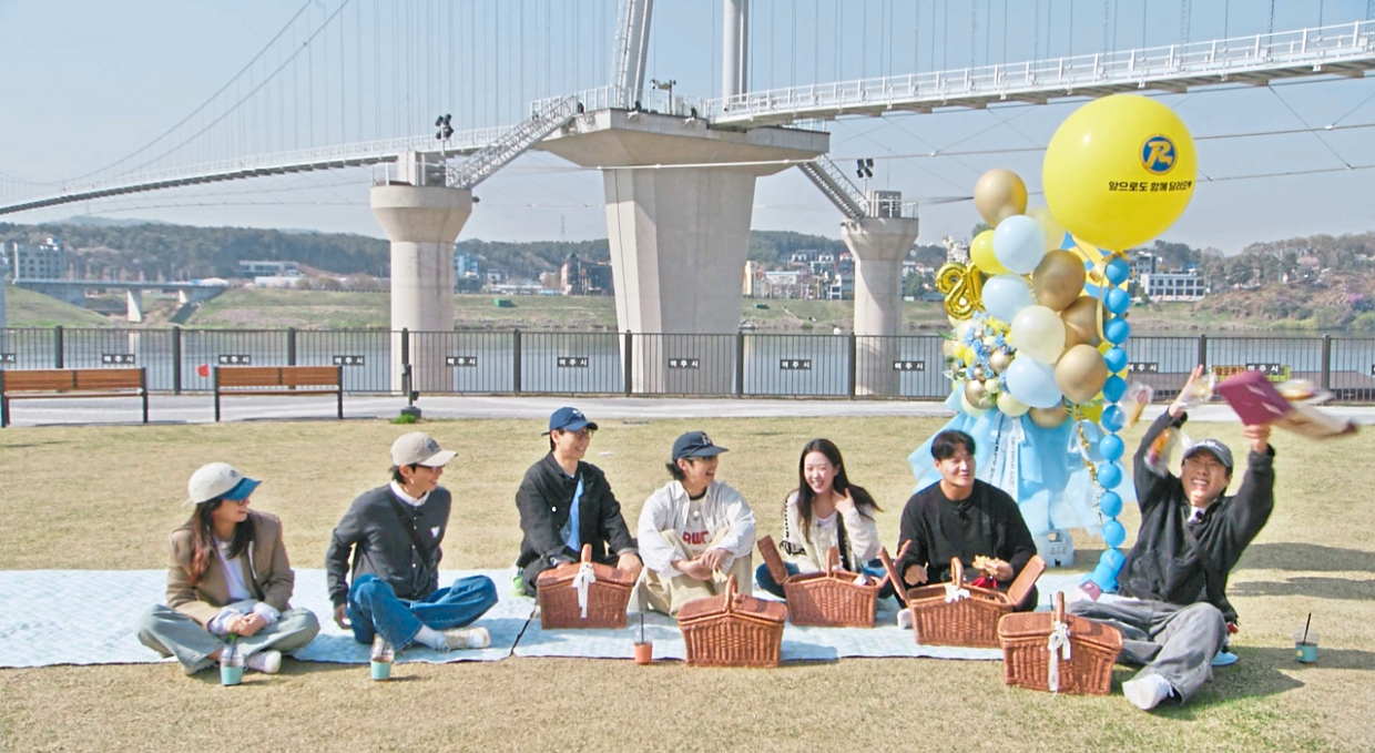 'Running Man' cast members pay close attention to their health in order to keep to the programme's hectic schedule. — SBS/Instagram