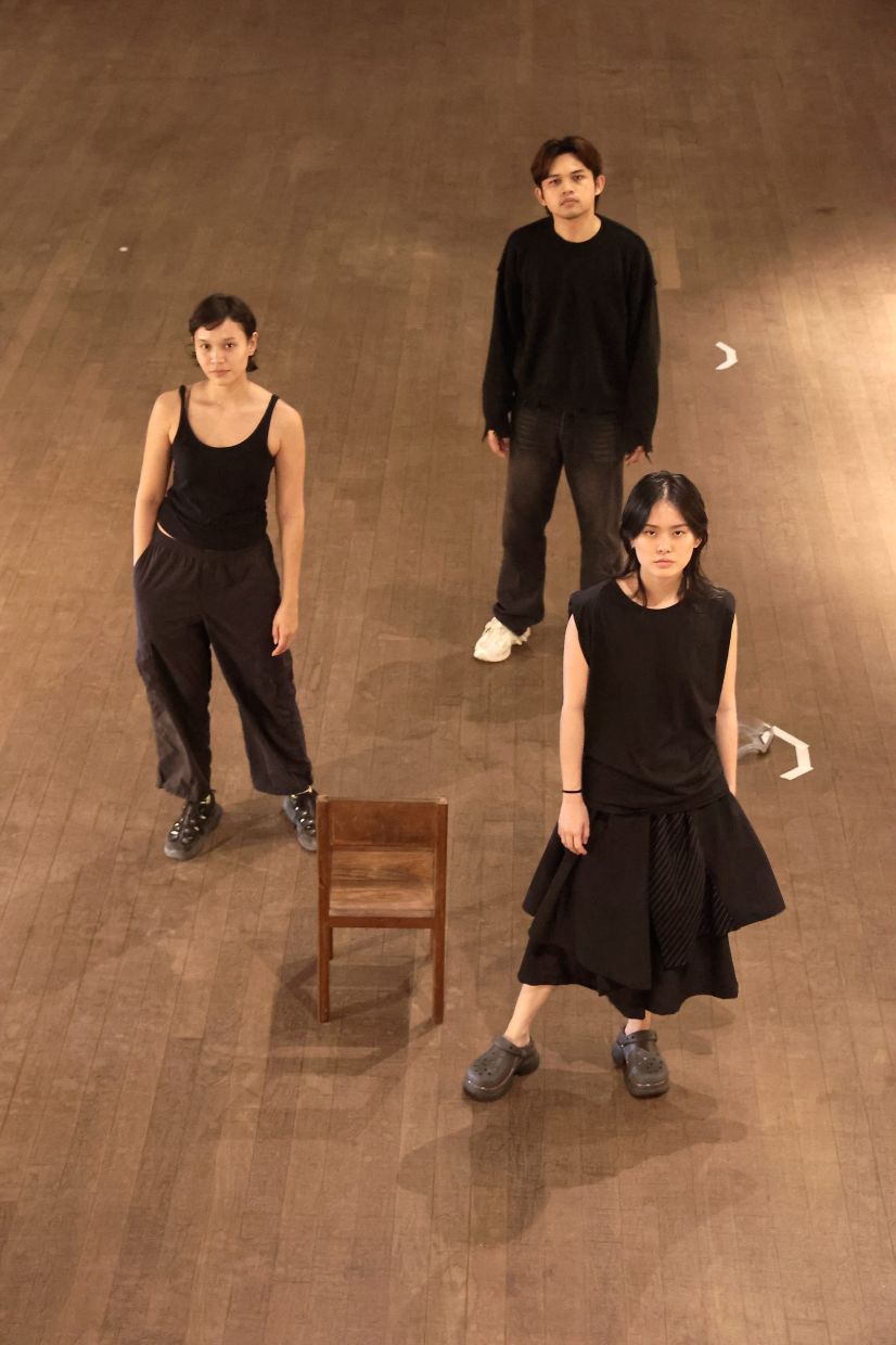 'Odisi Romansa' at DPAC stars (clockwise) Roshafiq Roslee, Lee Qi and Aliya Marissa – as androids in a future where humanity has disappeared. Photo: The Star/Art Chen 