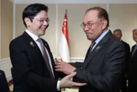 Anwar holds bilateral talks with S'pore, Laos counterparts