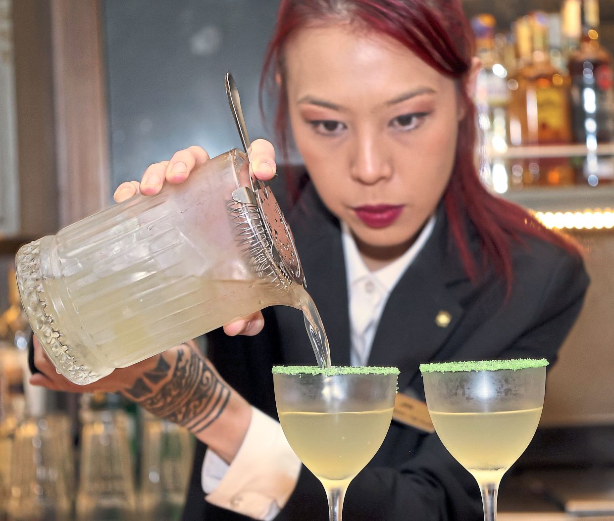Carissa pouring the Shiso Curious cocktail at Arthur’s Bar and Grill.