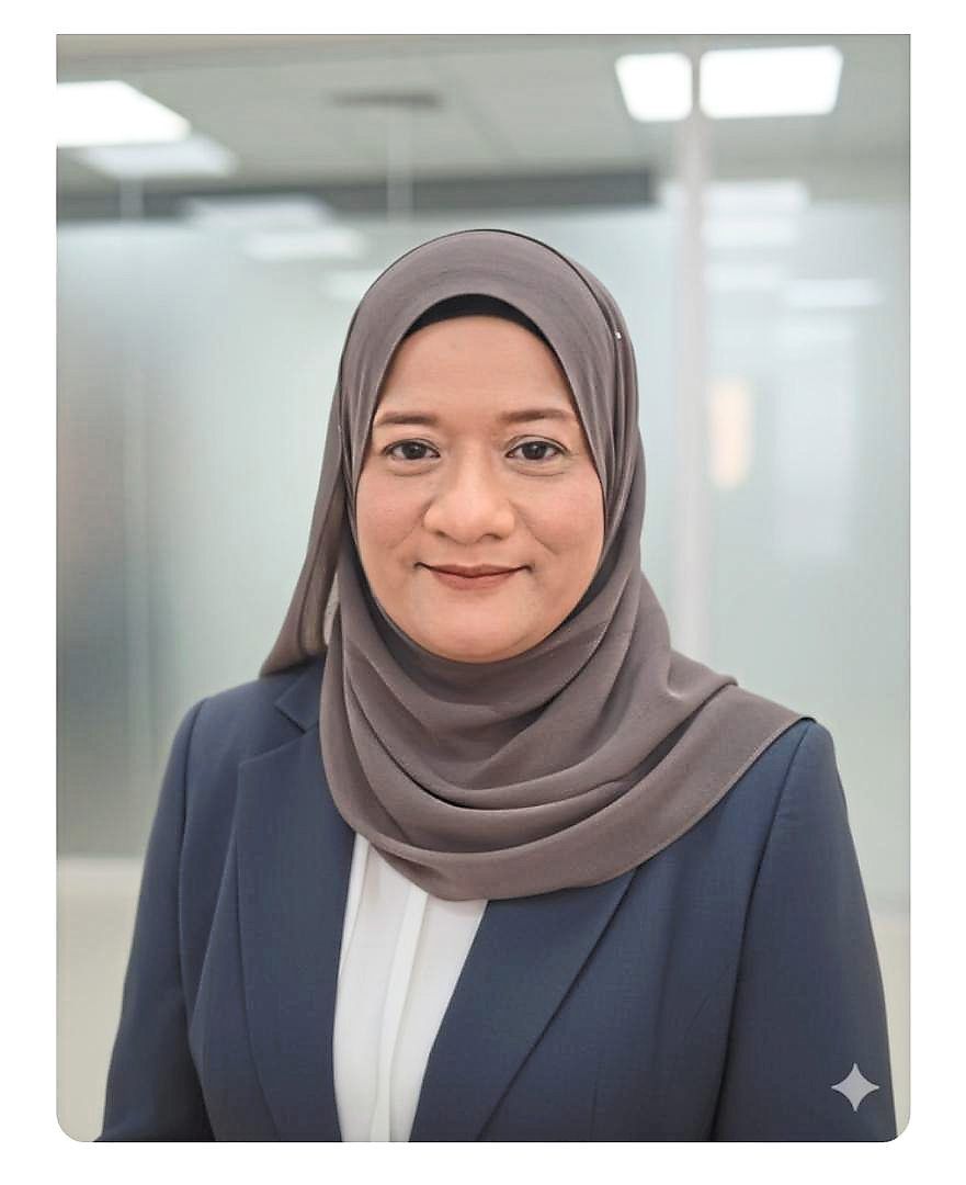 Tengku Mazlinda says she uses apps to track payments and compare prices before buying anything. Photo: Tengku Mazlinda Tengku MahmoodTengku Mazlinda Tengku Mahmood