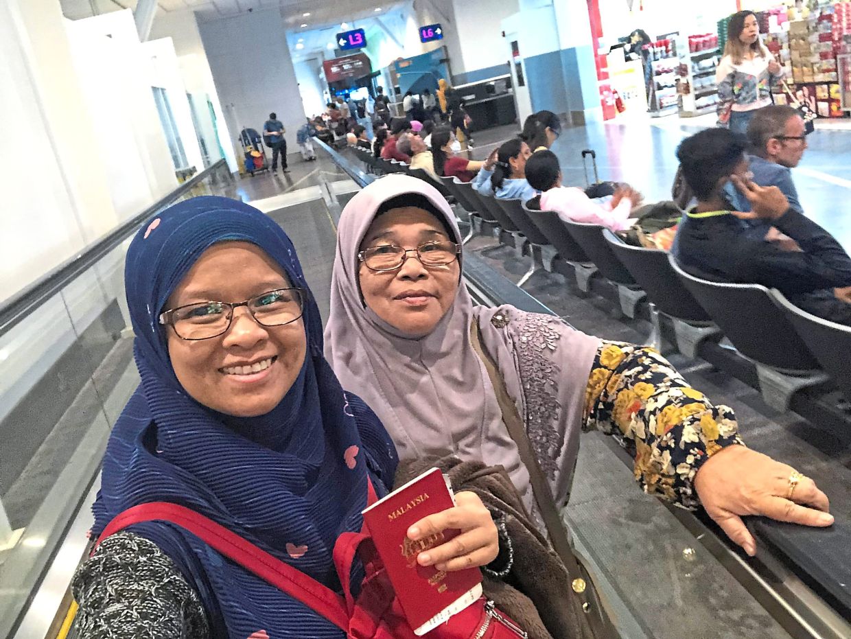 Nor Fadzlina (left) loves taking her mother on trips. — NOR FADZLINA ABD RAHMAN