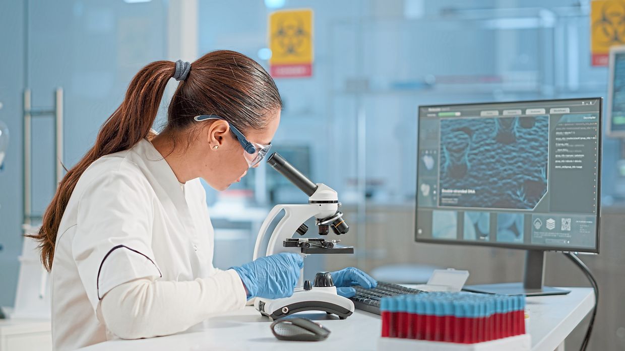 It can take up to two weeks to obtain the results when human pathologists examine patient samples for abnormalities, but AI can now do this in three seconds with 95% accuracy, says Dr Ng. — Freepik