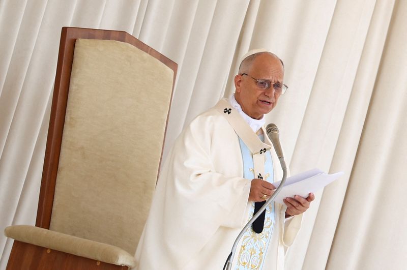 The Vatican said afterwards that the two had pledged to improve their bilateral relations, in what insiders said was an unusual recognition of unprecedented tensions.