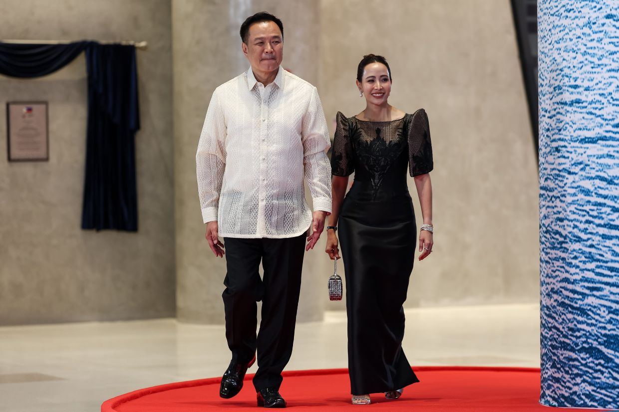Thailand's Prime Minister Anutin Charnvirakul and his wife Thananon Niramit arrive for the Gala Dinner of the 48th ASEAN Summit and Related Meetings in Cebu, central Philippines, on Friday, May 8, 2026. -- Photo: Eloisa Lopez via AP