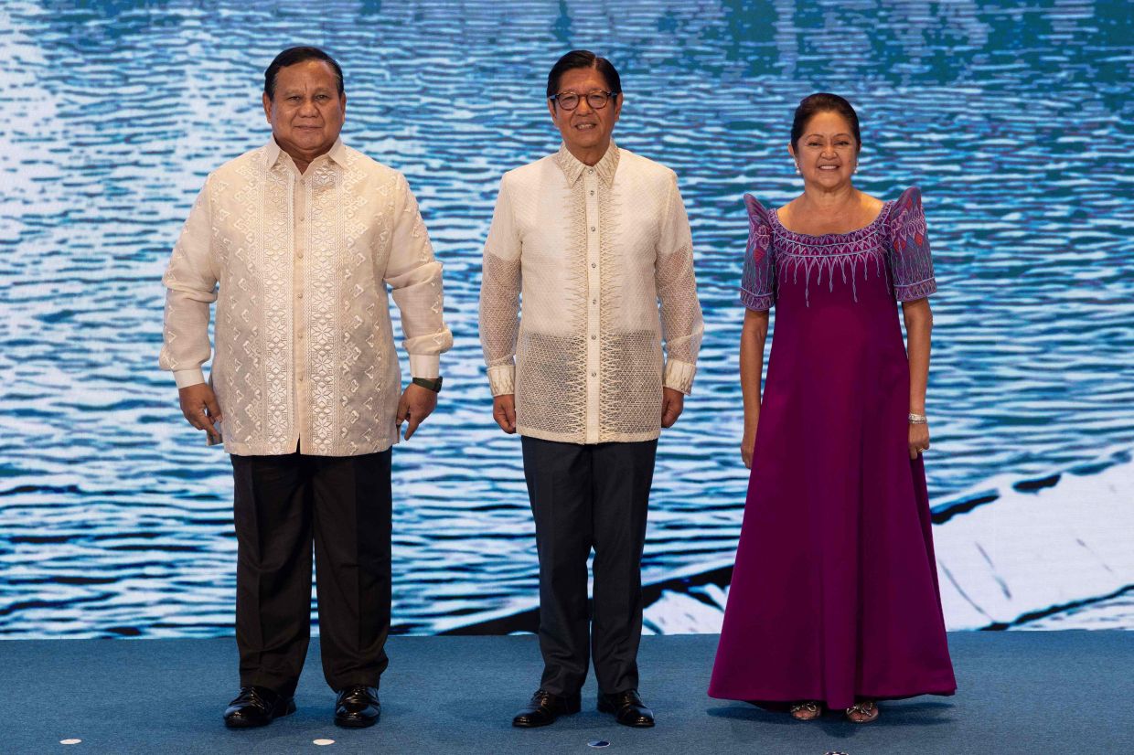 Indonesia's President Prabowo Subianto (left) poses for photos with the Philippines' President Ferdinand Marcos Jr. and his wife Liza Araneta Marcos (right) ahead of the gala dinner at the 48th Association of Southeast Asian Nations (ASEAN) summit in Cebu, central Philippines, on Friday, May 8, 2026. -- Photo by Eloisa Lopez / AFP