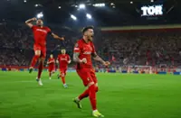 Soccer-Freiburg beat 10-man Braga 3-1 to reach Europa League final