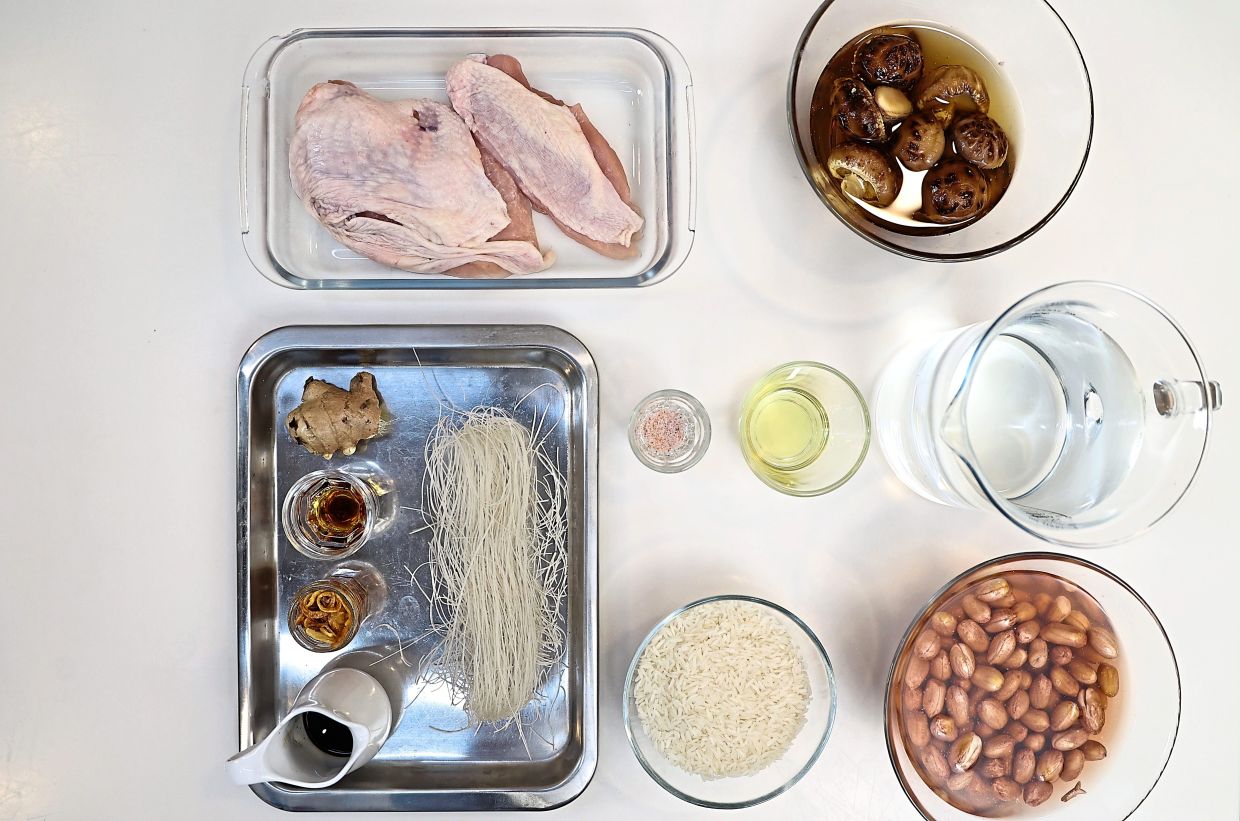 The ingredients for the congee.