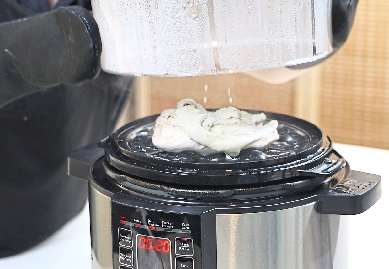 Steam the chicken directly over the pot to allow the juices to drip into the congee.