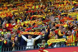 Soccer-Lens keep title race alive and relegate Nantes thanks to teen debutant Mesloub