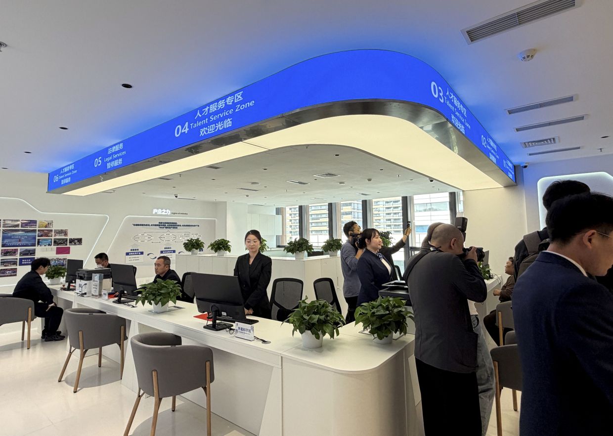 A one-stop centre handles work permits and residence procedures for researchers and entrepreneurs.
