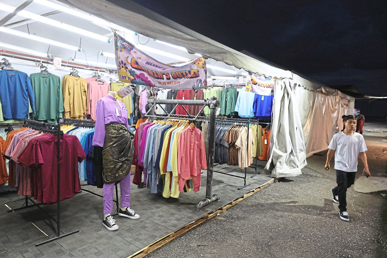Baju melayu Uptown Shah Alam has long been the go-to spot for bargain hunters and night owls.