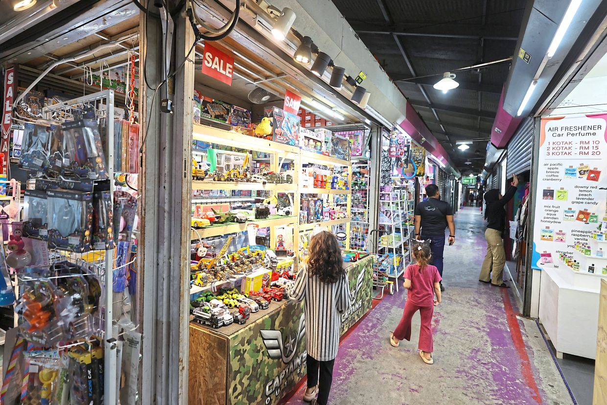 Beyond a mere night market, Uptown Shah Alam has long served as a vibrant community hub where local businesses establish their presence.