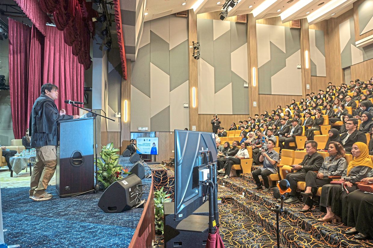 The proposed Malaysian Ombudsman is to address perceptions over the transparency of internal complaint processes and does not mean existing mechanisms are ineffective, says Datuk Seri Azalina Othman.
