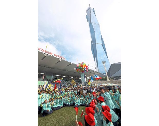 The venue was transformed into a sprawling campsite for 2,031 Girl Guides and 521 tents, set against the towering backdrop of the iconic Merdeka 118.