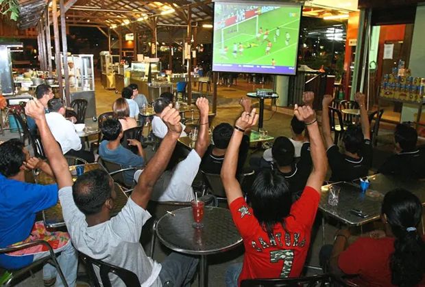 The appointment of Radio Televisyen Malaysia (RTM) and Unifi TV as official broadcasters for the 2026 FIFA World Cup has brought relief to local mamak restaurant operators in Johor.
