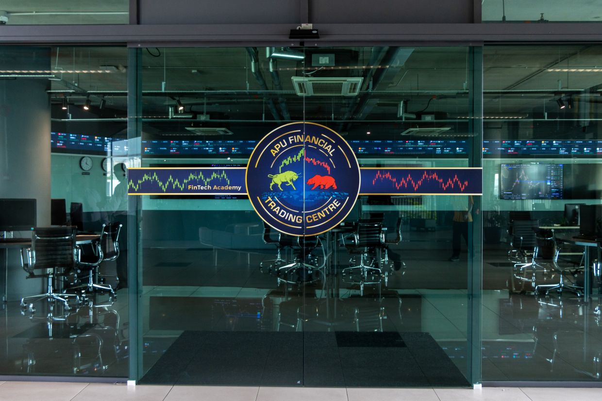 Analytical edge: Students at APU’s Financial Trading Centre leverage premium TradingView features to sharpen their technical skills and dominate the markets.