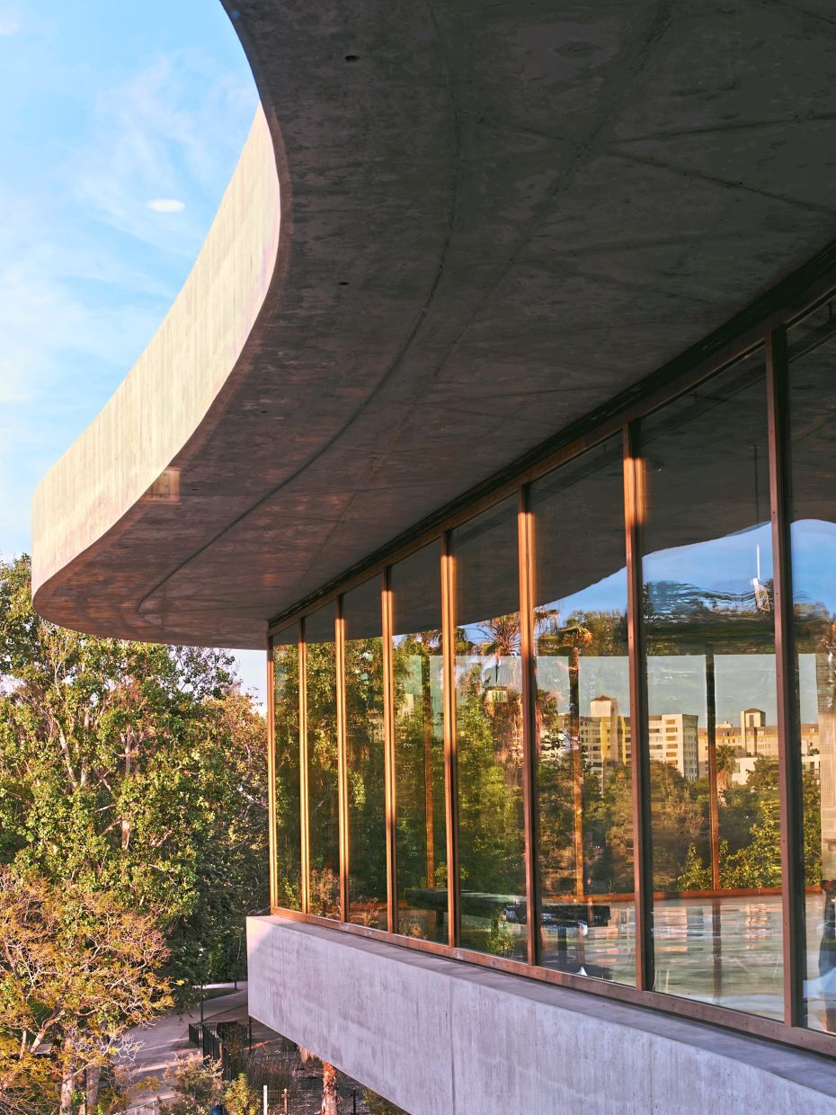 The new David Geffen Galleries is a curvaceous concrete sandwich floating 30ft (9m) over Wilshire Boulevard.