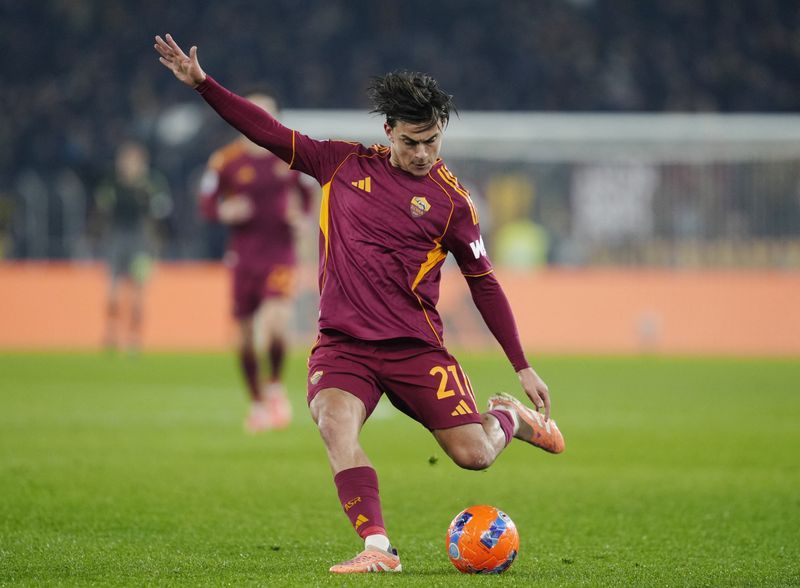 Soccer-Argentine forward Dybala unsure of Roma future