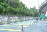 Flooding makes for hazardous drive on Jalan Lapangan Terbang Subang