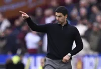 Soccer-Arsenal's Arteta praises courage of referee after pivotal decision