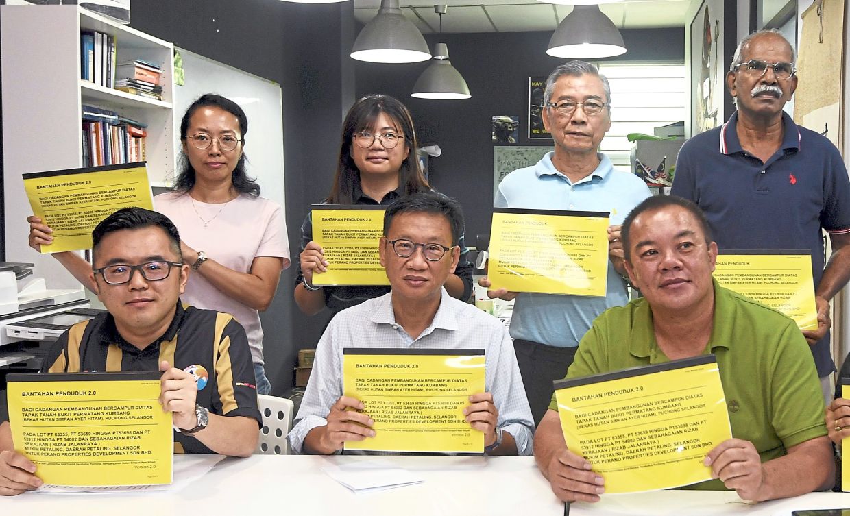 The controversy surrounding land adjacent to Ayer Hitam Forest Reserve in Puchong has intensified, with local community leaders accusing the Selangor government of selective engagement.