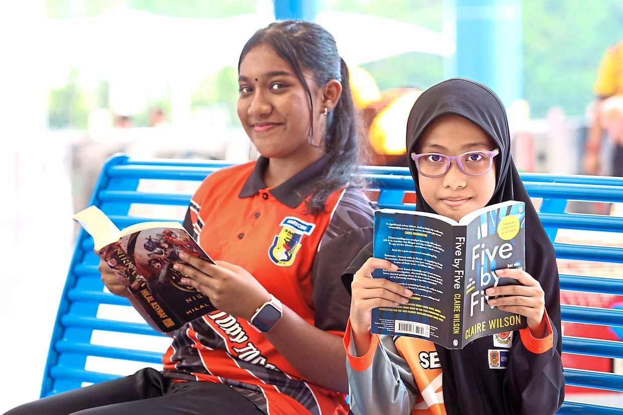 Teen readers at a Johor literacy event shared how books and digital platforms are shaping their habits.