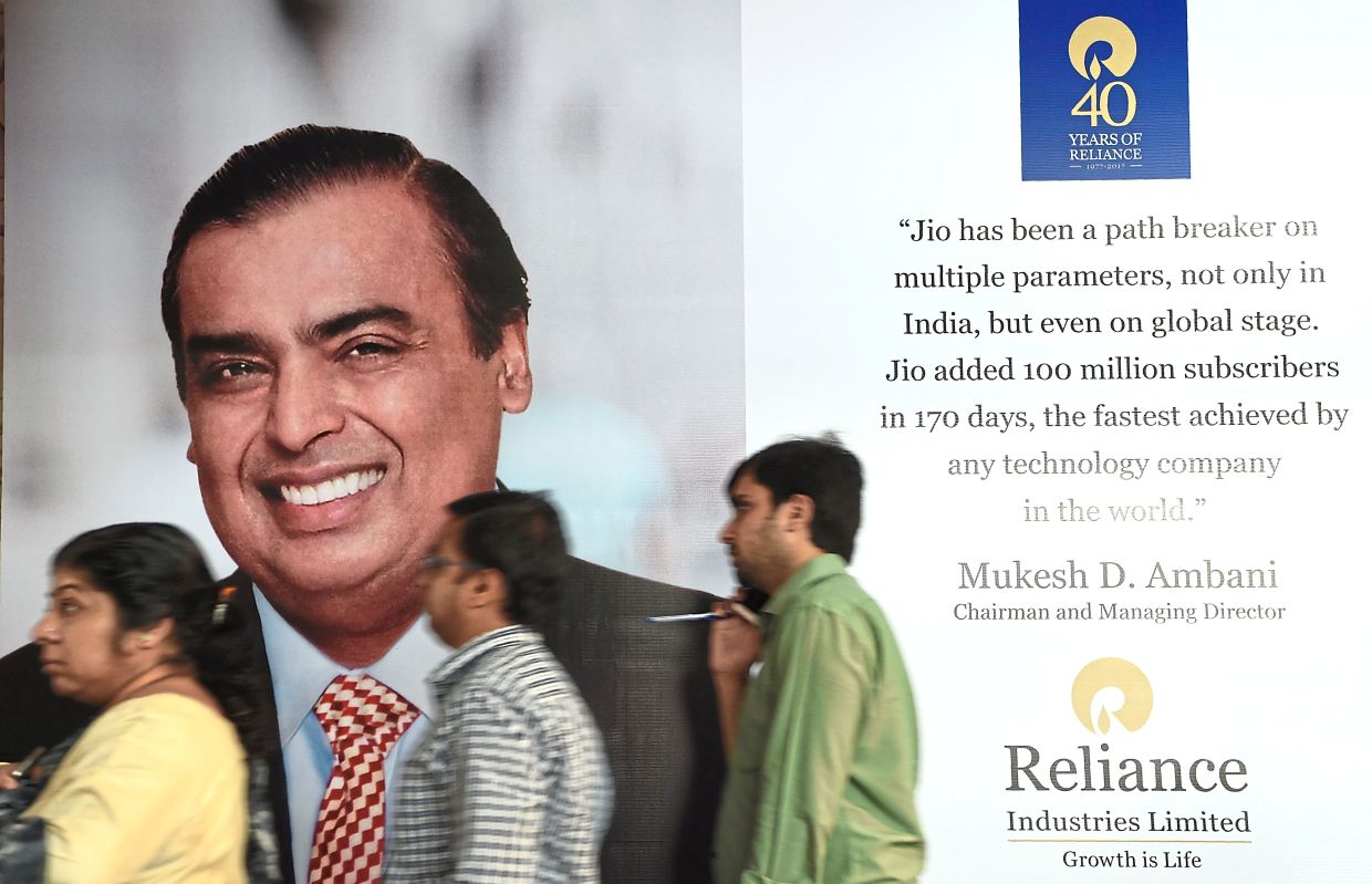 Mukesh Ambani’s Jio Platforms has altered its IPO structure, dropping earlier plans for shareholder stake sales in favour of new fundraising.