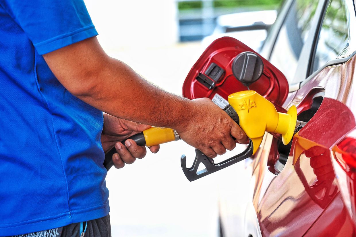 Commenting on the planned review of the Budi Madani initiative, particularly for higher-income earners, they cautioned the government against rushing to cut subsidies as the move would have wide implications.