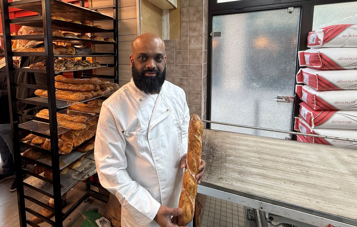 Baker Sithamparappillai Jegatheepan, owner of the bakery Le Fournil de Didot, has numerous customers after winning the Grand Prix de la Baguette of the City of Paris. Photo: Michael Evers/dpa