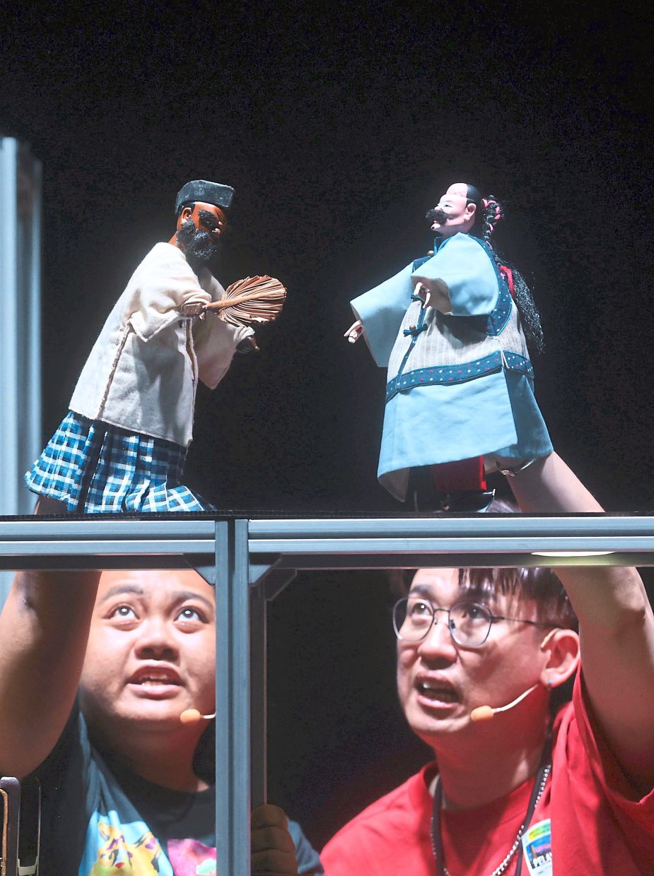 Ombak Potehi puppeteers Jasniza Johari (left) and Song rehearsing ‘A Song of Crossing to the Southern Seas’ at Auditorium A in Komtar, George Town.