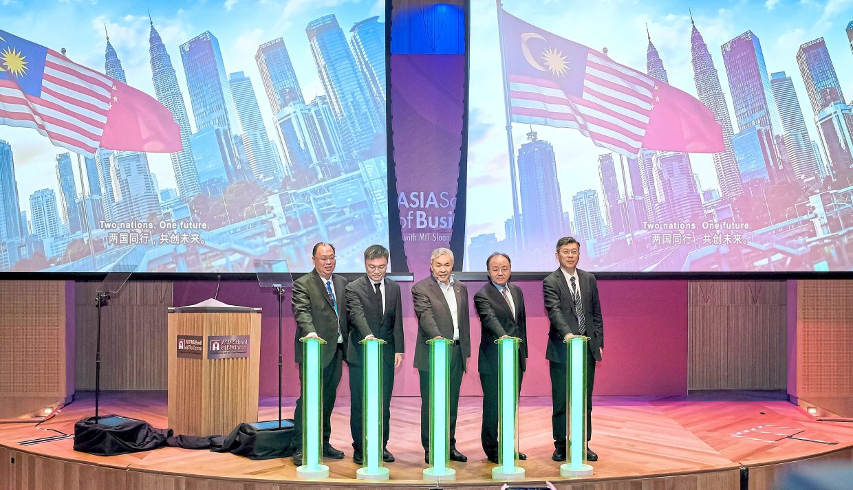 Driving growth: Ahmad Zahid (centre) and Ouyang (second from right) at the Malaysia-China forum on EV, battery and new energy talent development and innovation in Kuala Lumpur. — RAJA FAISAL HISHAN/The Star