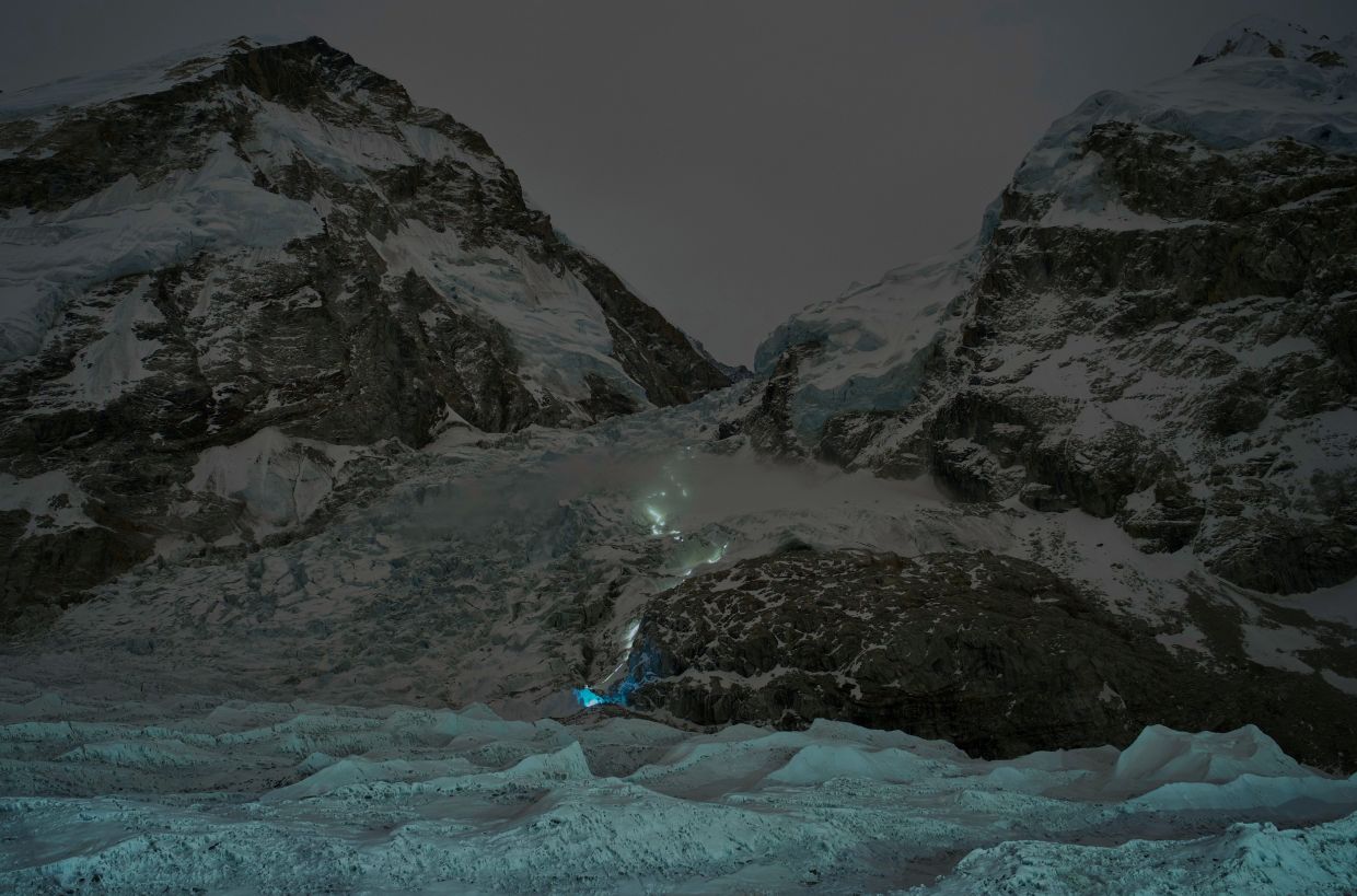 Nepali climbers begin Everest season with first summit | The Star