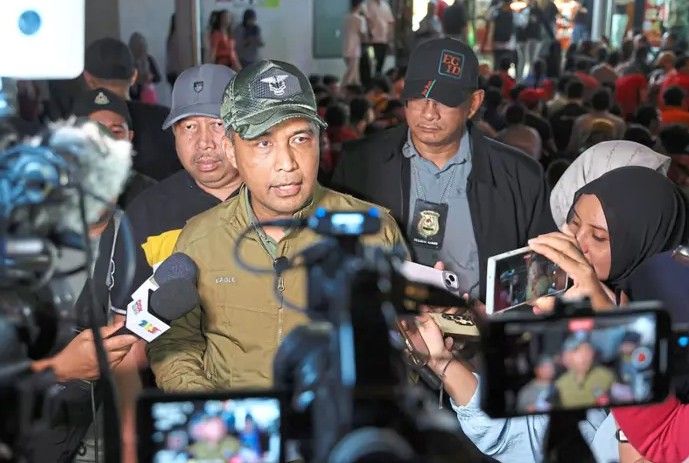 Immigration deputy director-general (Operations) Datuk Lokman Effendi Ramli said the operation, which was conducted from 11am to 8pm, involved inspections of 30 premises.