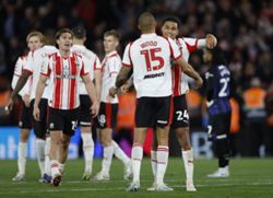 Soccer-Southampton to play Hull at Wembley for Premier League place