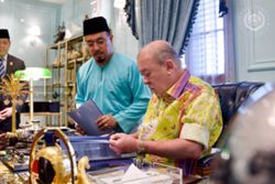Sultan Ibrahim receives report on new mosque construction in Johor