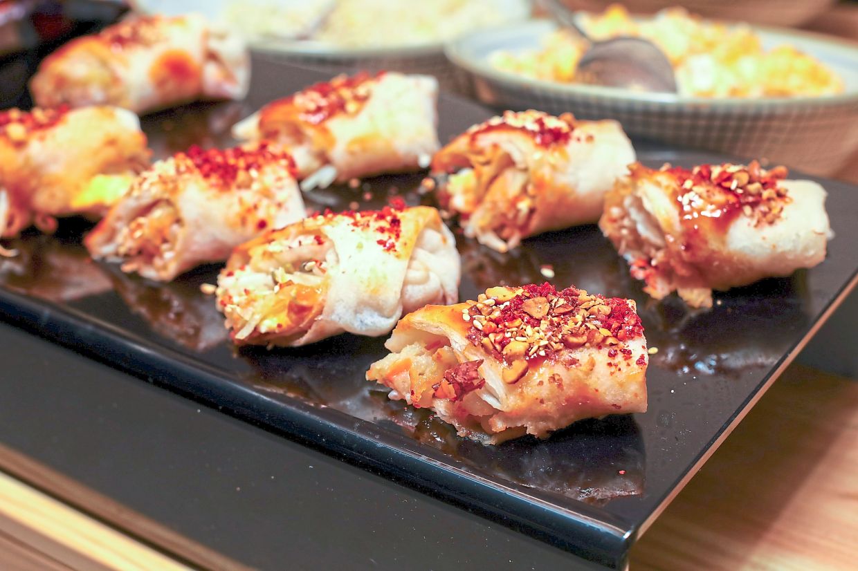 Lumpia Basah seafood. 