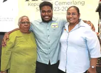 Subang Jaya rep awards 297 SPM top scorers
