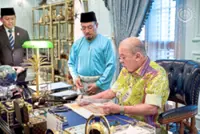King briefed on five new Johor mosques