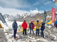 Climbers begin Everest season