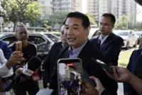 Rafizi leaves MACC HQ after submitting additional evidence, says no deliberate delay