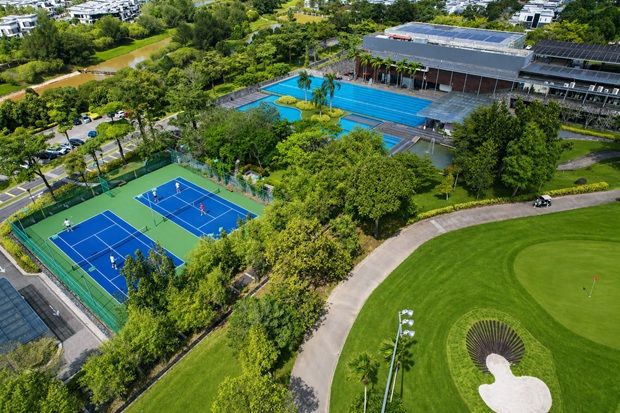 The Horizon Hills Golf and Country Club houses many amenities including tennis and pickleball courts, pools and a gym.