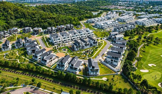 Lush landscapes and thoughtfully planned precincts form the foundation of community living in the Horizon Hills township.