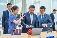 Brunei Crown Prince visits Leju Robot, Huawei in China