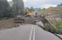Lahad Datu and Tawau cut off after 50m stretch of road collapses